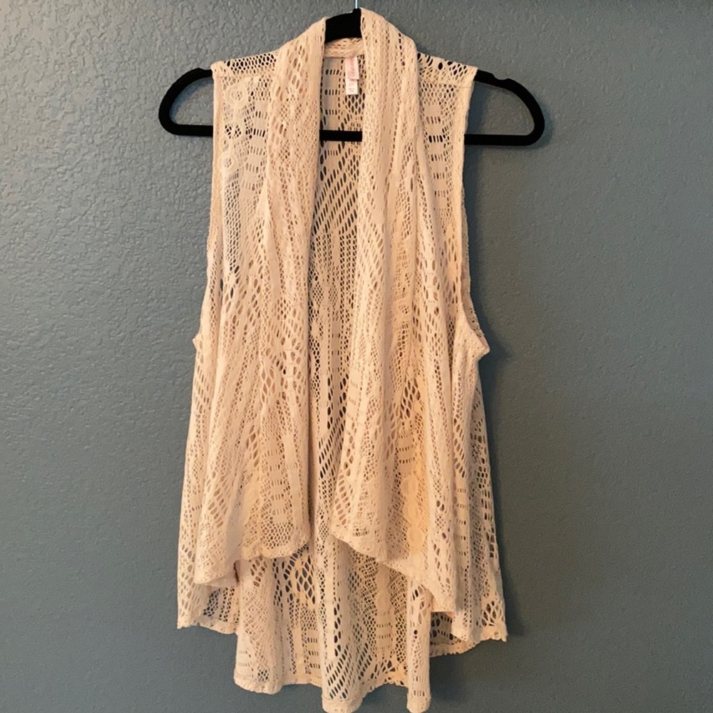 Cream knit sleeveless vest